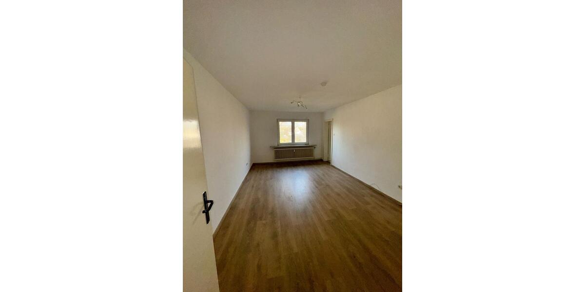 Dachgeschoßwohnung Duisburg Duisburg-Mitte - 4 Zimmer, 86 m&sup2;, 645&euro; | Angebot:25972396