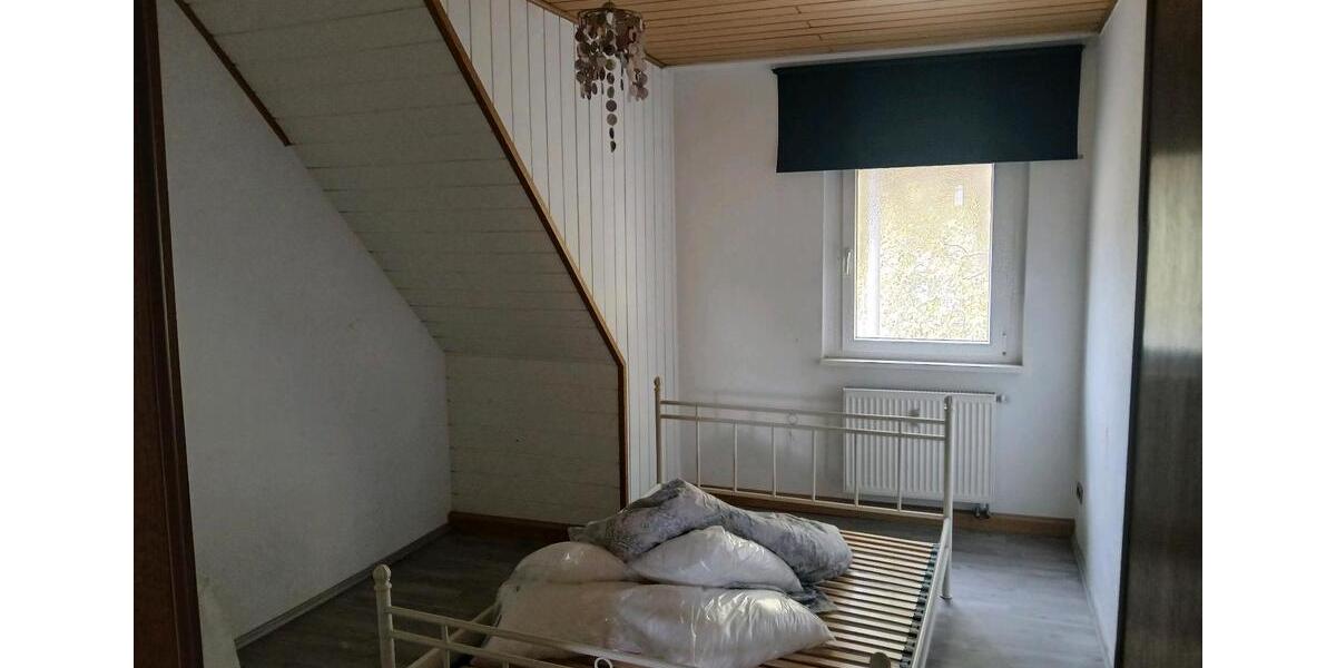 Dachgeschoßwohnung Gladbeck Alt-Rentfort - 3.5 Zimmer, 82 m&sup2;, 900&euro; | Angebot:26591576