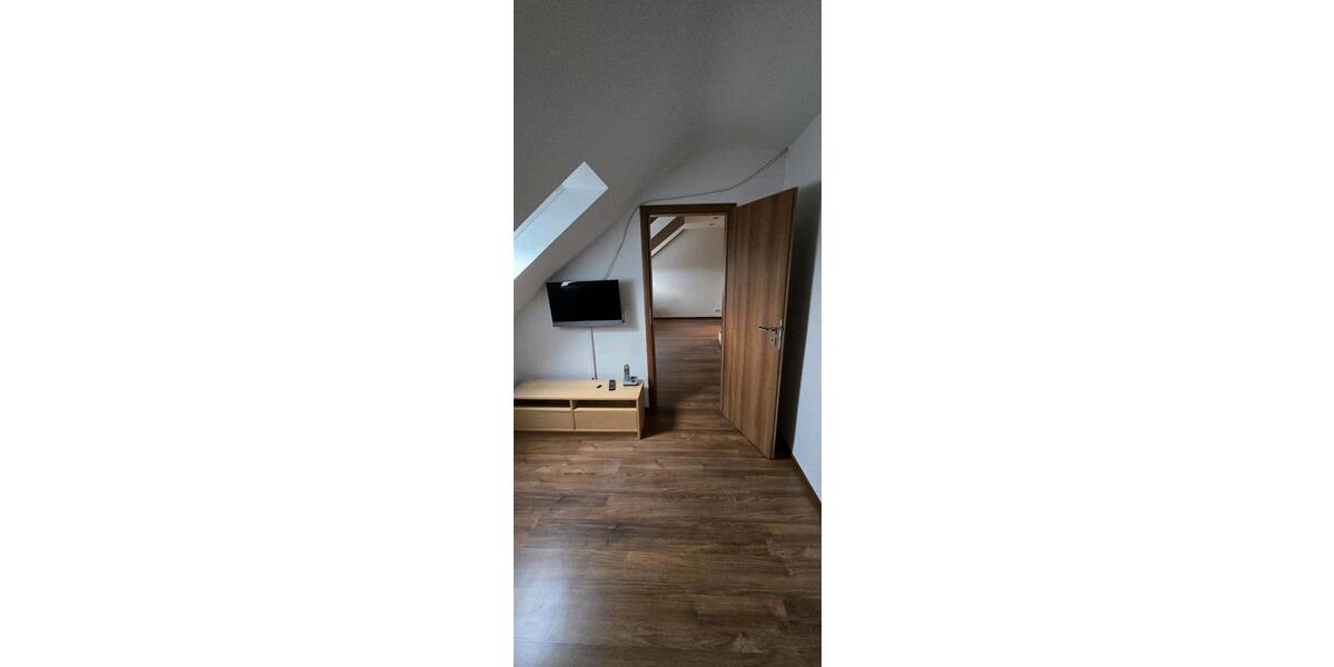 Dachgeschoßwohnung Dinslaken Hiesfeld - 2.5 Zimmer, 35 m&sup2;, 640&euro; | Angebot:25612850