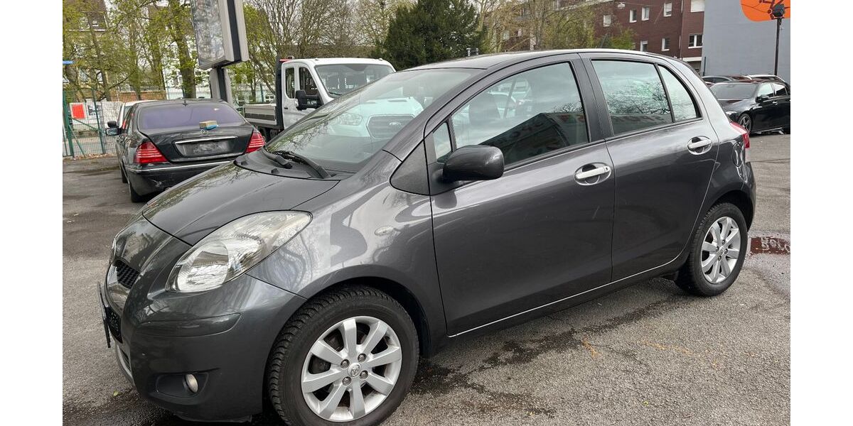Toyota Yaris 182.846 km 3.350 &euro; Oberhausen 46045