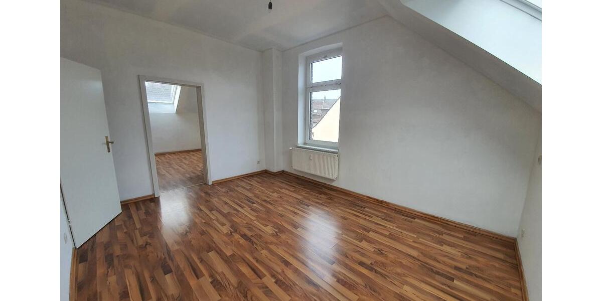 Dachgeschoßwohnung Duisburg Mittelmeiderich - 3 Zimmer, 95 m&sup2;, 700&euro; | Angebot:26614530