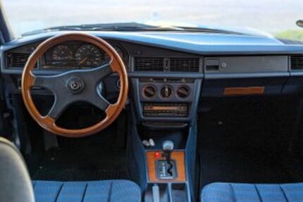 Mercedes-Benz 190 98.000 km 12.000 &euro; Dinslaken 46539