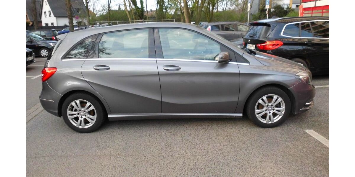 Mercedes-Benz B 180 61.320 km 13.900 &euro; Duisburg Hochheide 47198