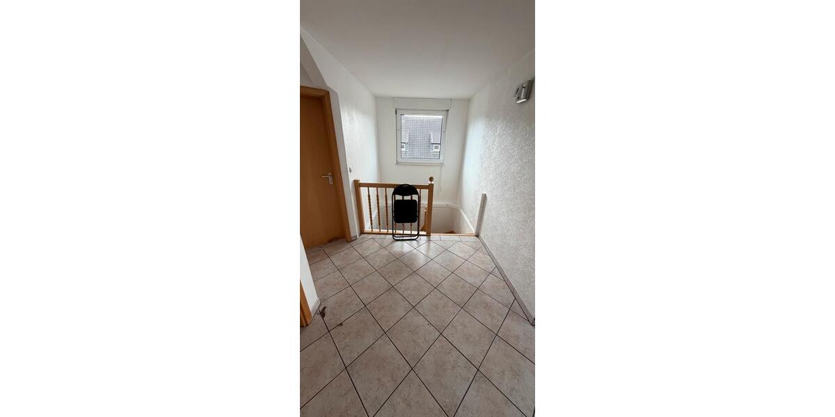 Dachgeschoßwohnung Oberhausen Schmachtendorf - 3.5 Zimmer, 95 m&sup2;, 1.200&euro; | Angebot:26603573