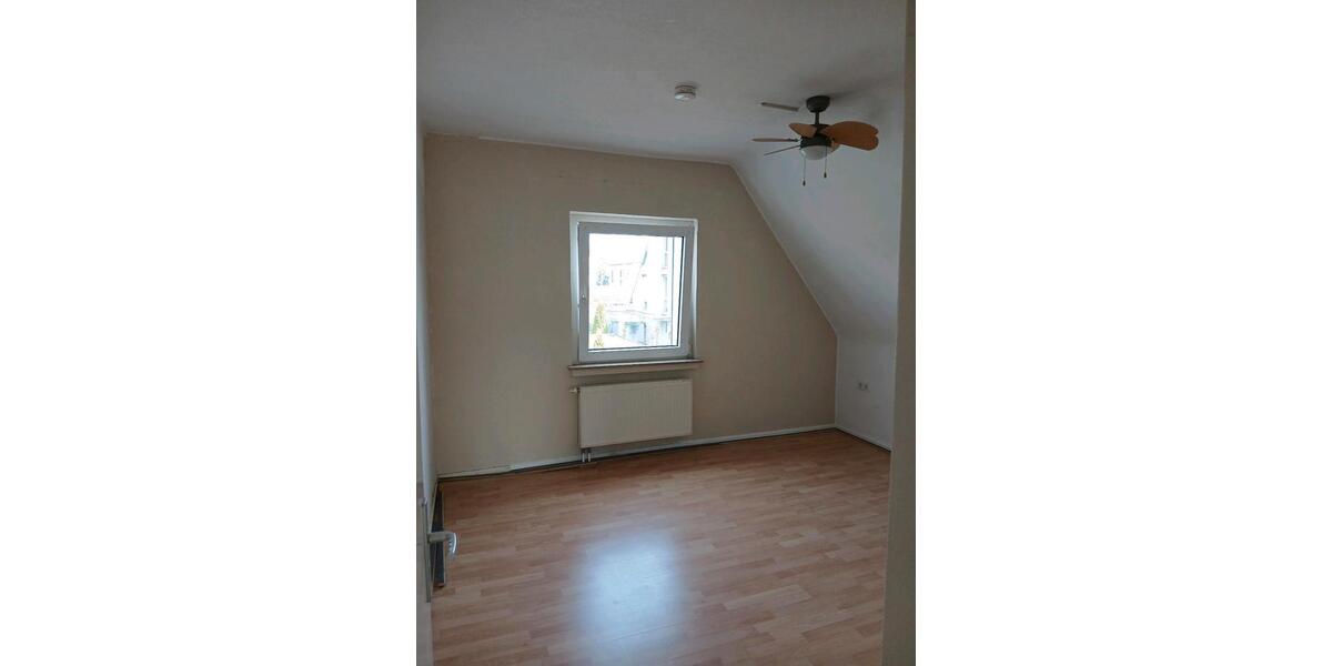 Dachgeschoßwohnung Dinslaken - 3 Zimmer, 77 m&sup2;, 800&euro; | Angebot:25976755