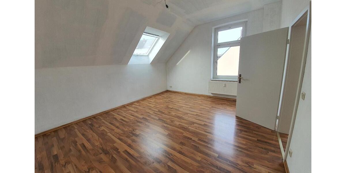 Dachgeschoßwohnung Duisburg Mittelmeiderich - 3 Zimmer, 95 m&sup2;, 700&euro; | Angebot:26614530