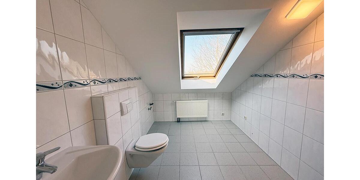 Dachgeschoßwohnung Issum - 5 Zimmer, 140 m&sup2;, 1.300&euro; | Angebot:26249906