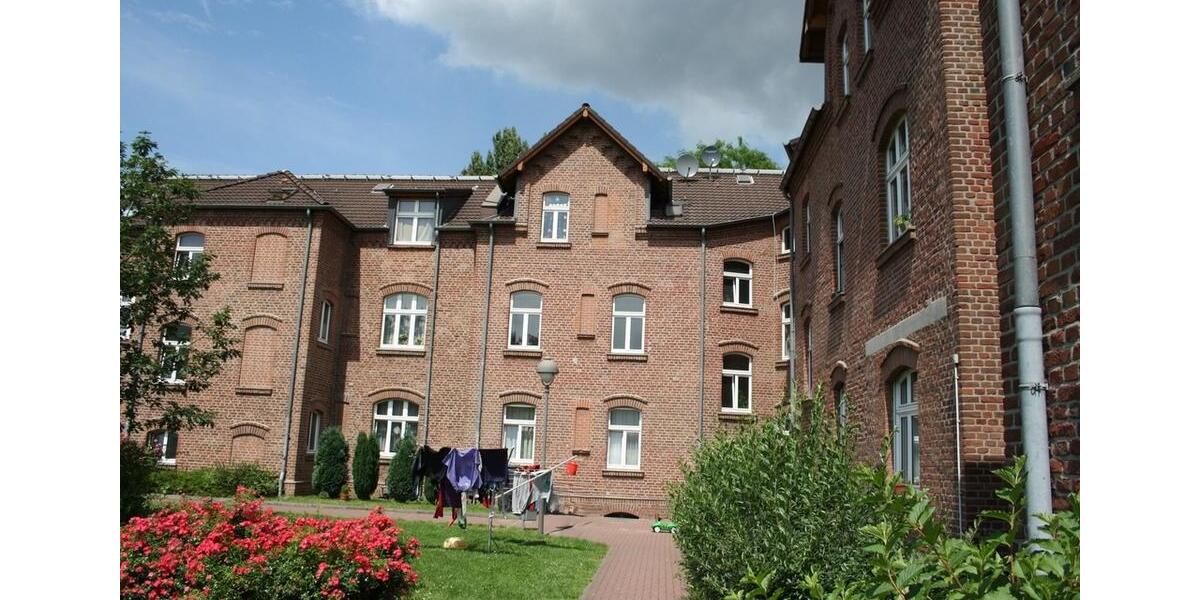Dachgeschoßwohnung Duisburg Hamborn - 3.5 Zimmer, 68 m&sup2;, 363&euro; | Angebot:26539891