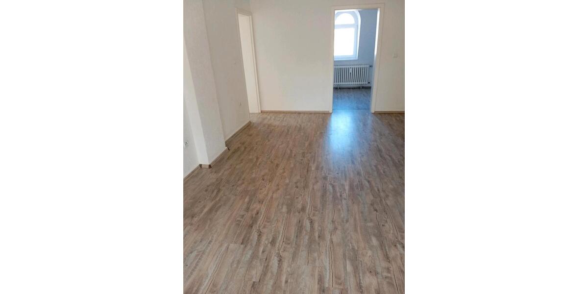 Dachgeschoßwohnung Duisburg Mittelmeiderich - 5 Zimmer, 140 m&sup2;, 1.100&euro; | Angebot:25174363