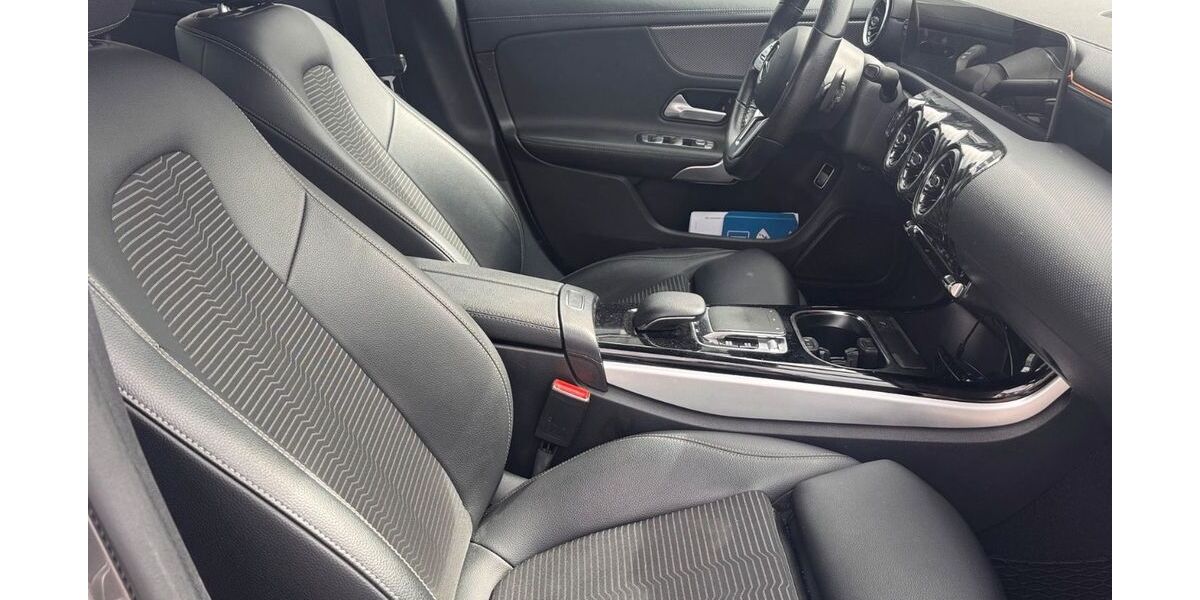 Mercedes-Benz 220 163.000 km 22.900 &euro; Wesel 46483