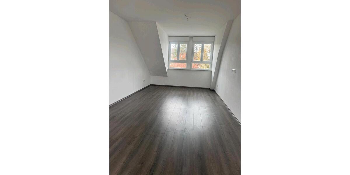 Dachgeschoßwohnung Duisburg Mittelmeiderich - 2 Zimmer, 80 m&sup2;, 620&euro; | Angebot:25919999