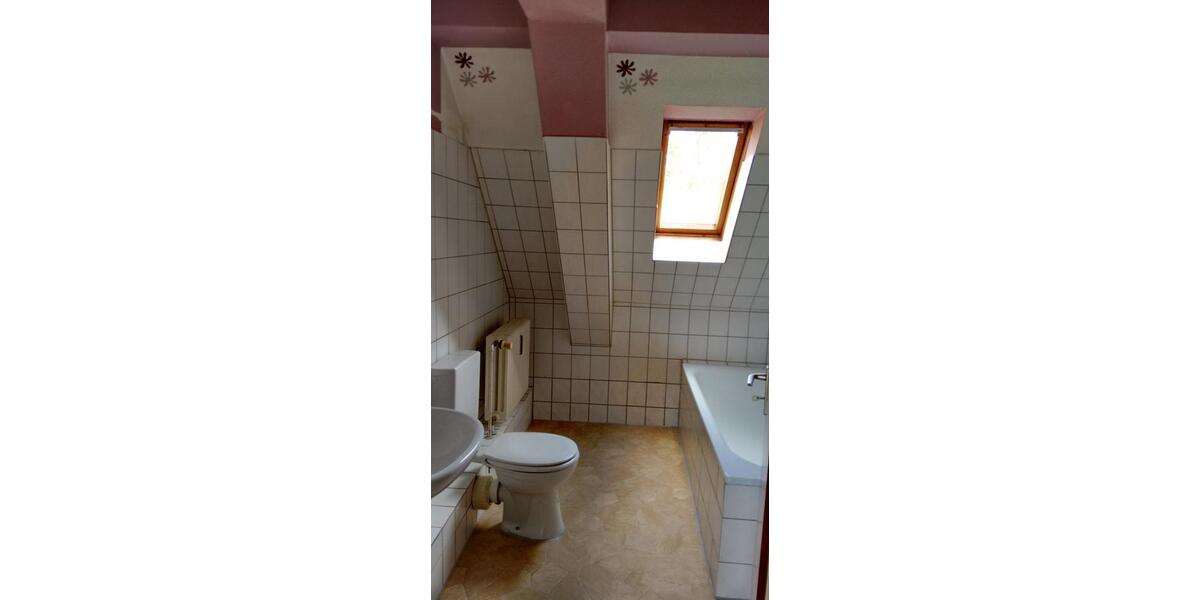 Dachgeschoßwohnung Dinslaken Lohberg - 3 Zimmer, 51 m&sup2;, 400&euro; | Angebot:25612911