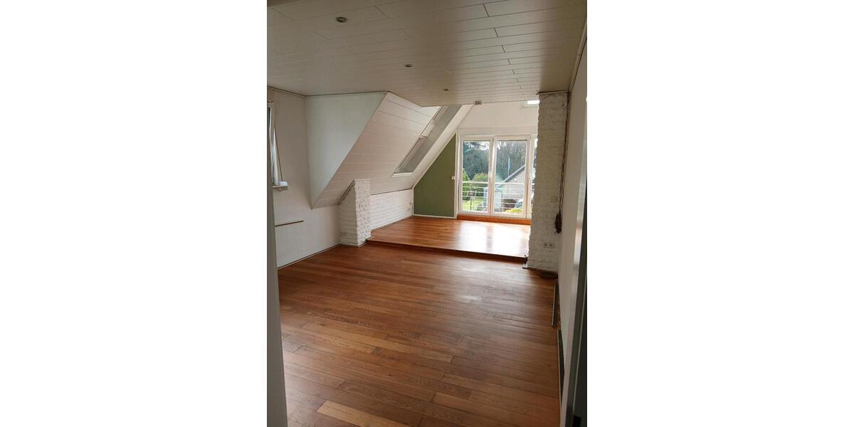 Dachgeschoßwohnung Dinslaken - 3 Zimmer, 77 m&sup2;, 800&euro; | Angebot:25976755