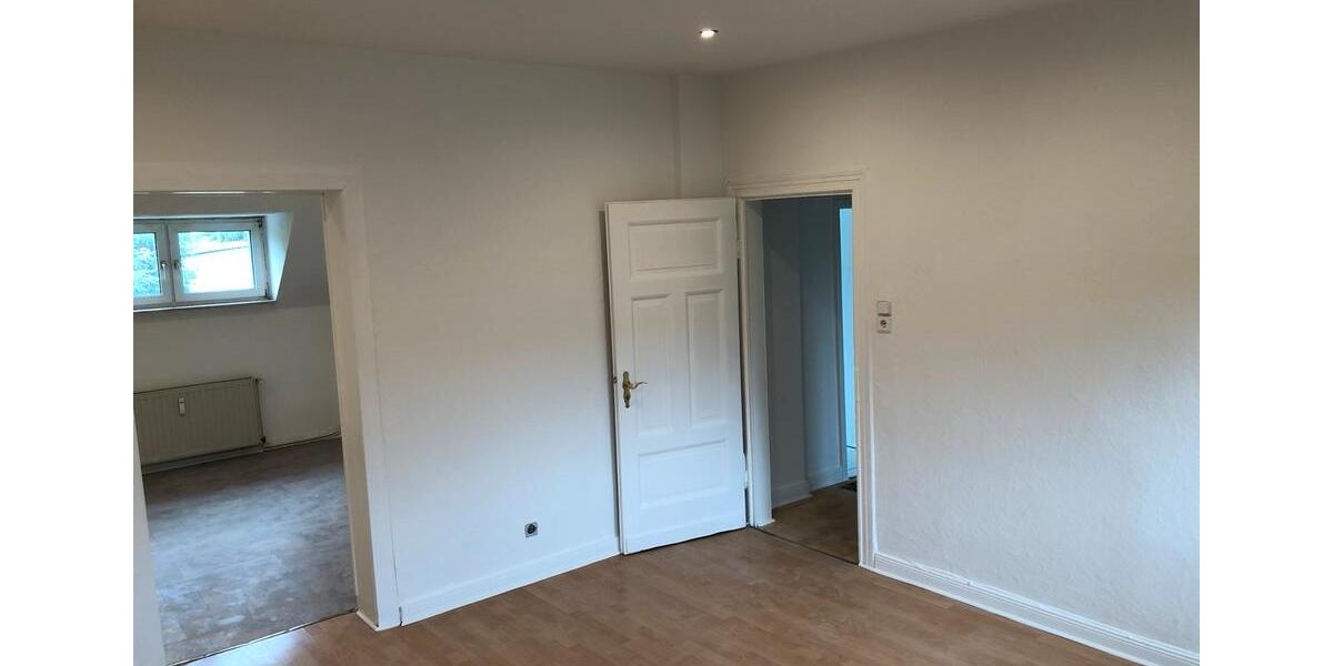 Dachgeschoßwohnung Oberhausen Schmachtendorf - 3 Zimmer, 72 m&sup2;, 670&euro; | Angebot:26679359