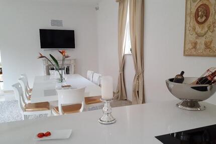 Haus Duisburg Rheinhausen - 11 Zimmer, 370 m&sup2;, 885.000&euro; | Angebot:25942924