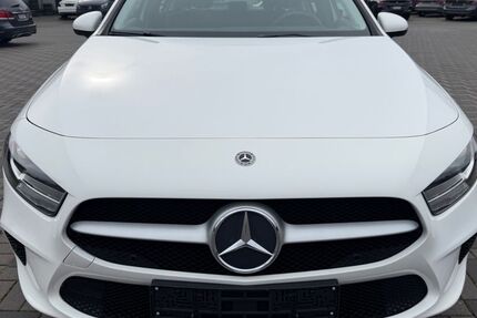 Mercedes-Benz A 180 52.628 km 19.590 &euro; Duisburg 47169