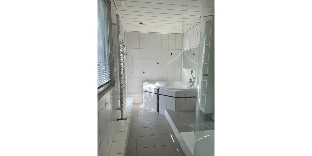 Einfamilienhaus Duisburg Duisburg-Mitte - 2 Zimmer, 177 m&sup2;, 800&euro; | Angebot:25718261