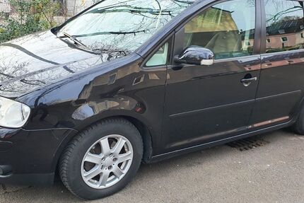 VW Touran 267.000 km 2.550 &euro; Duisburg 47167