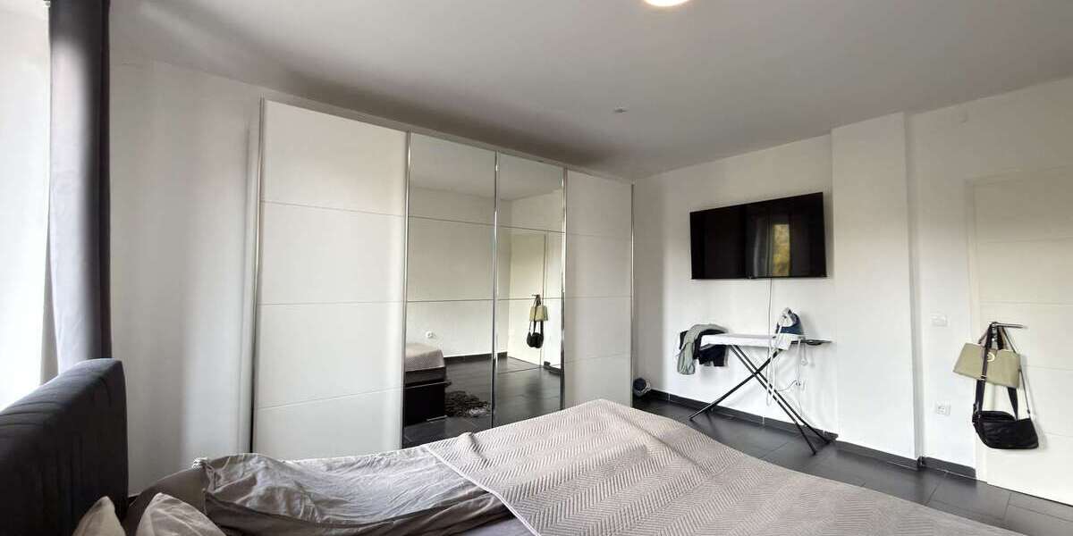 Modernisiertes 3-Parteienhaus mit Maisonette und Gartenanteil nahe Centro - Mehrfamilienhaus, Wohnhaus Oberhausen Osterfeld | Angebot:26523102