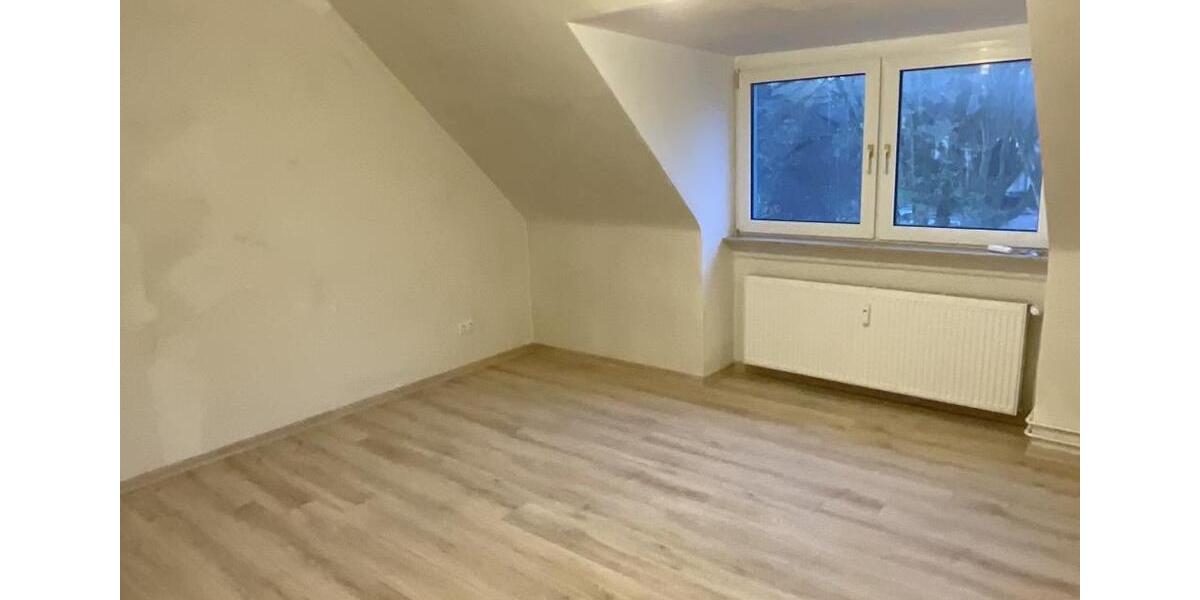 Dachgeschoßwohnung Duisburg Mittelmeiderich - 3 Zimmer, 73 m&sup2;, 619&euro; | Angebot:25722238