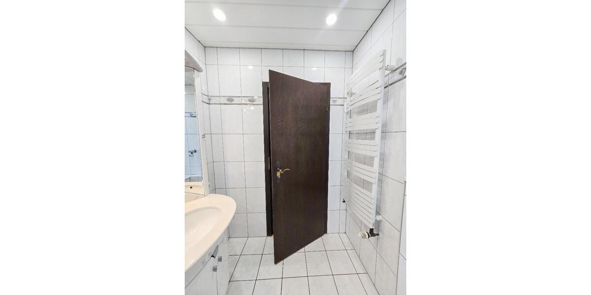 Etagenwohnung Duisburg Hamborn - 2.5 Zimmer, 96 m&sup2;, 780&euro; | Angebot:25918597