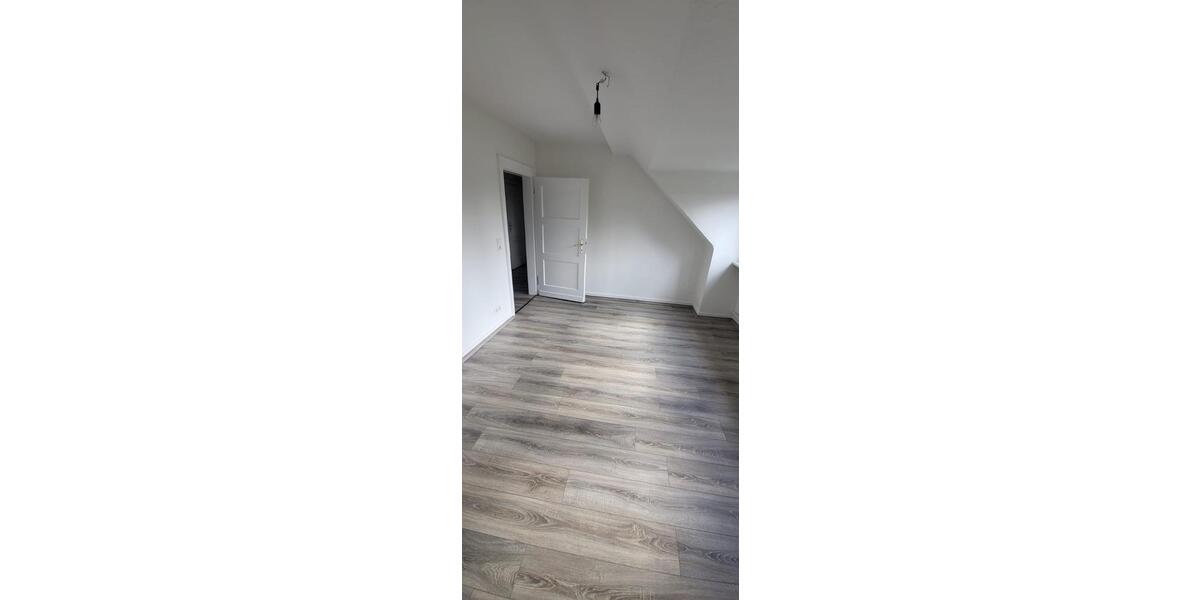 Dachgeschoßwohnung Duisburg Essenberg - 3 Zimmer, 73 m&sup2;, 529&euro; | Angebot:24979248
