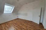 Dachgeschoßwohnung Duisburg Mittelmeiderich - 3 Zimmer, 95 m&sup2;, 700&euro; | Angebot:26614530