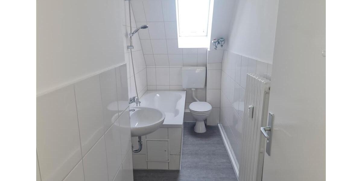 Dachgeschoßwohnung Duisburg Hamborn - 3 Zimmer, 74 m&sup2;, 510&euro; | Angebot:25803939