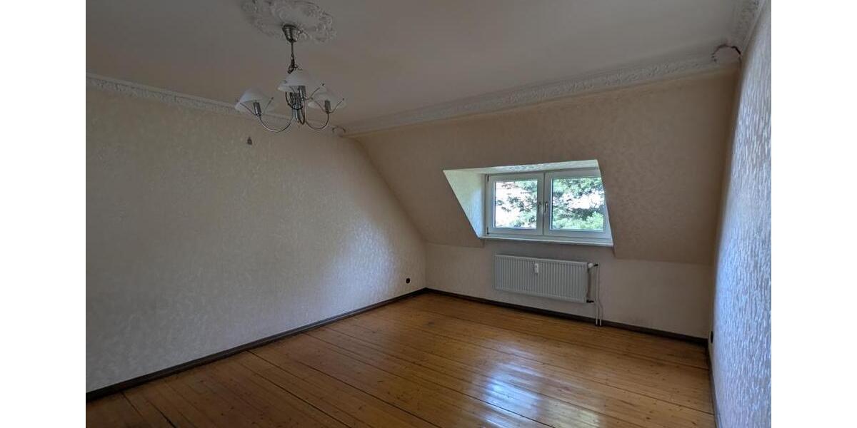 Dachgeschoßwohnung Duisburg Beeck - 3 Zimmer, 109 m&sup2;, 699&euro; | Angebot:25699114