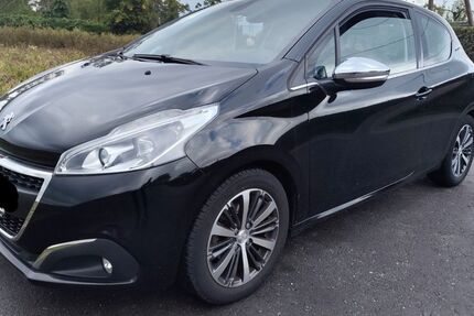 Peugeot 208 43.667 km 6.700 &euro; Bottrop - Boy 46240
