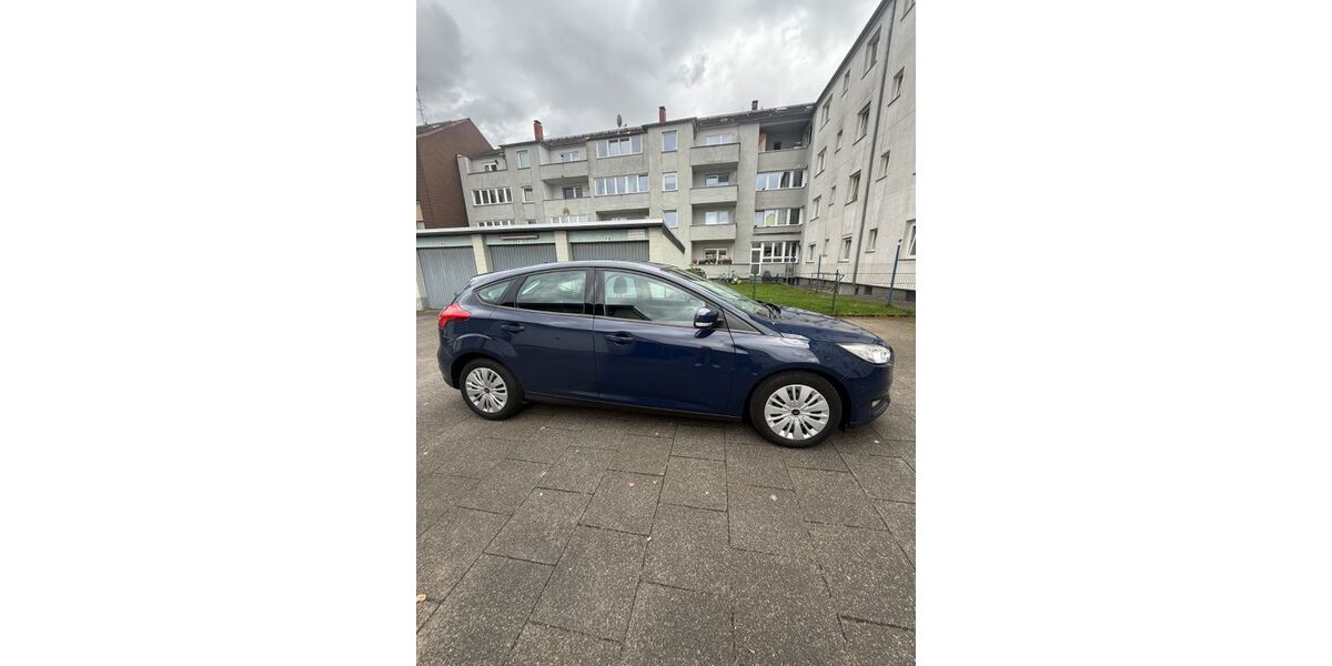 Ford Focus 131.000 km 8.200 &euro; Duisburg 47057