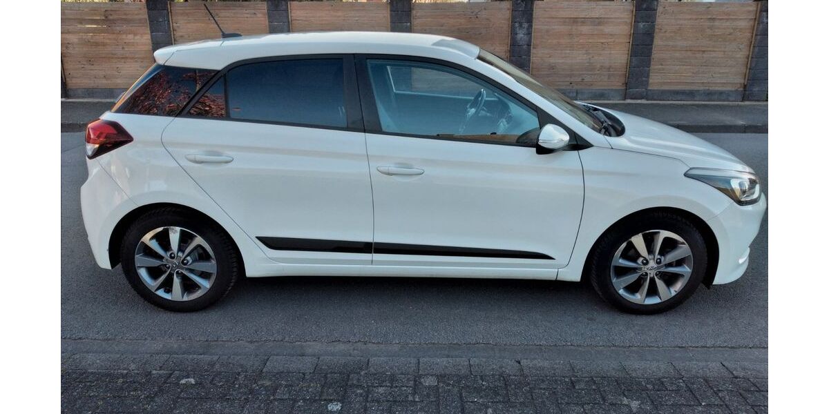 Hyundai i20 85.000 km 8.600 &euro; Borken 46325