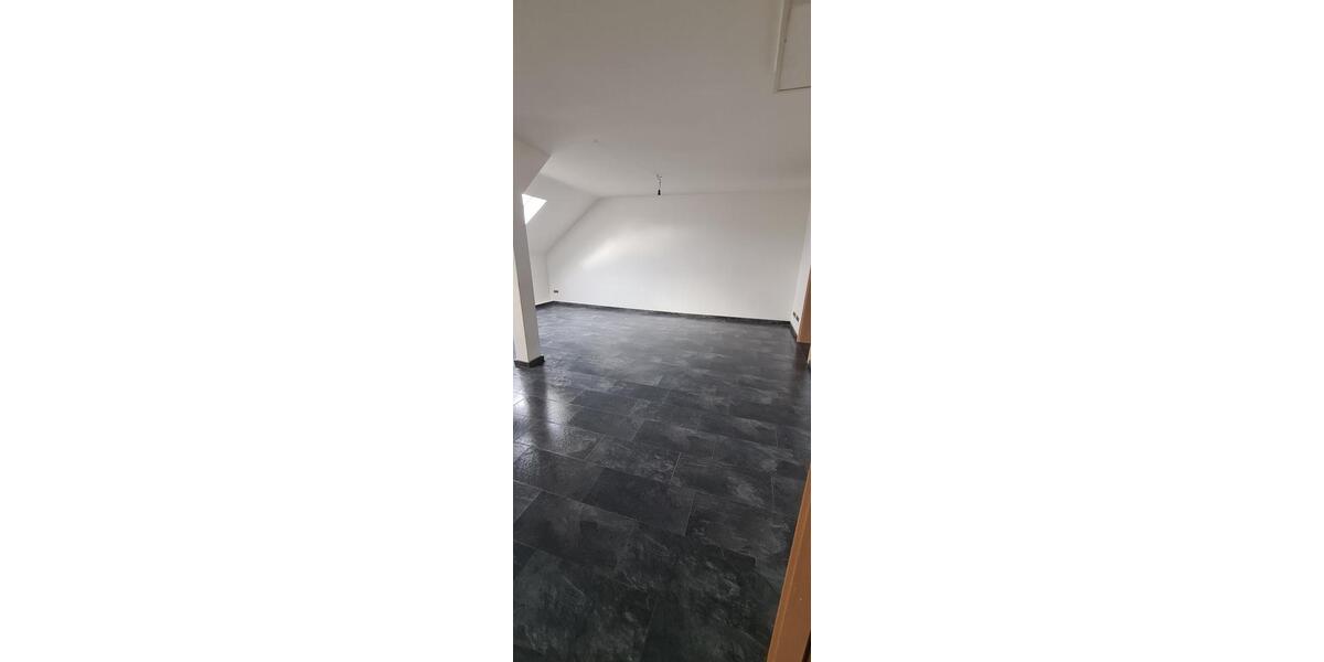 Dachgeschoßwohnung Duisburg Hamborn - 5 Zimmer, 97 m&sup2;, 930&euro; | Angebot:26592529