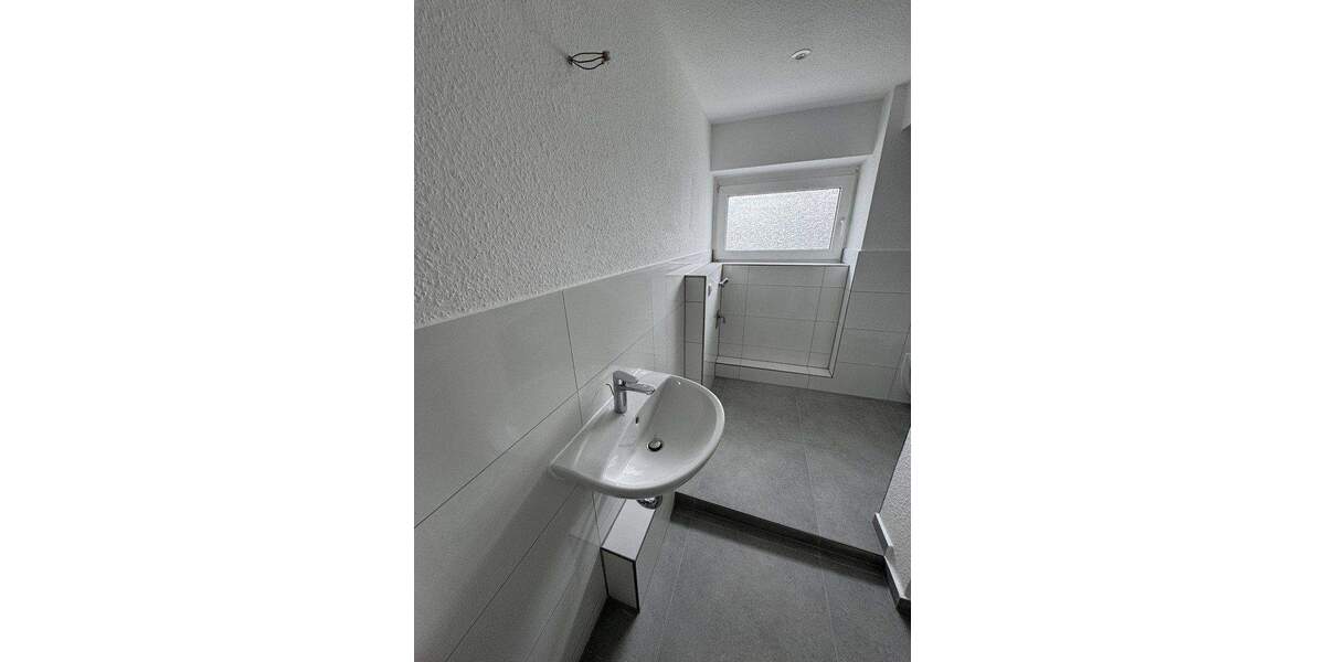 Etagenwohnung Moers Hochstraß - 2 Zimmer, 80 m&sup2;, 880&euro; | Angebot:26035832