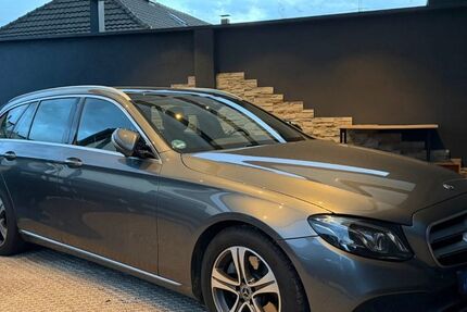 Mercedes-Benz E 300 143.350 km 22.995 &euro; Duisburg 47167