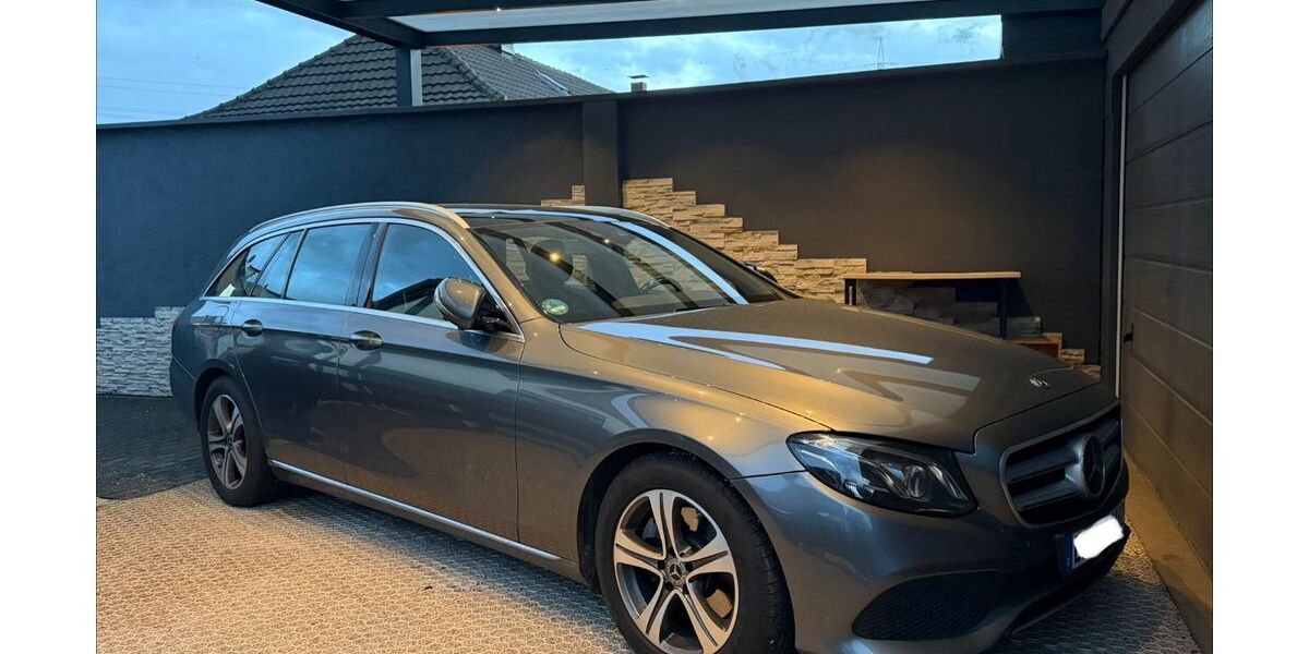 Mercedes-Benz E 300 143.350 km 22.995 &euro; Duisburg 47167
