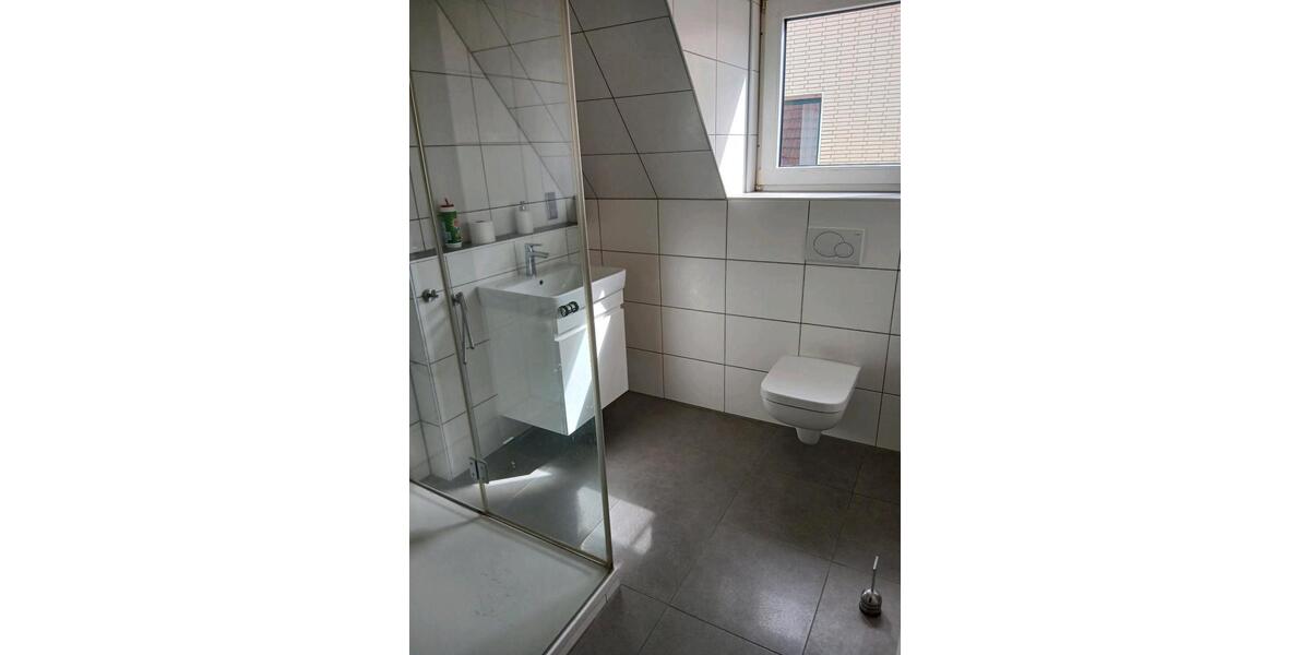 Dachgeschoßwohnung Dinslaken - 3 Zimmer, 77 m&sup2;, 800&euro; | Angebot:25976755