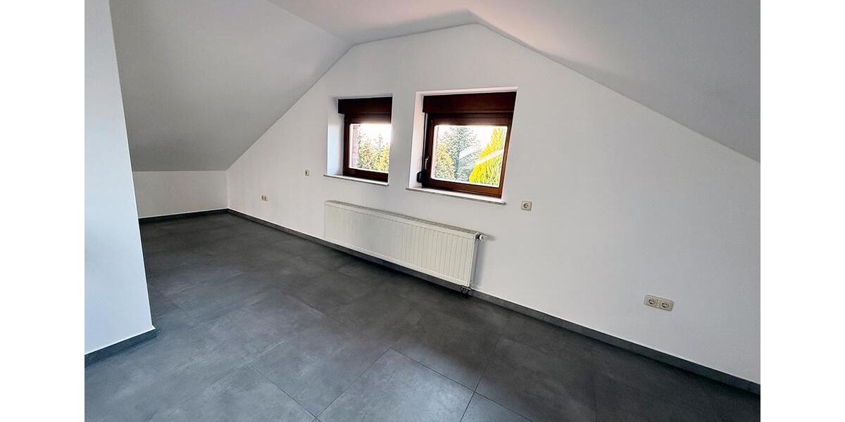 Dachgeschoßwohnung Issum - 5 Zimmer, 140 m&sup2;, 1.300&euro; | Angebot:26249906