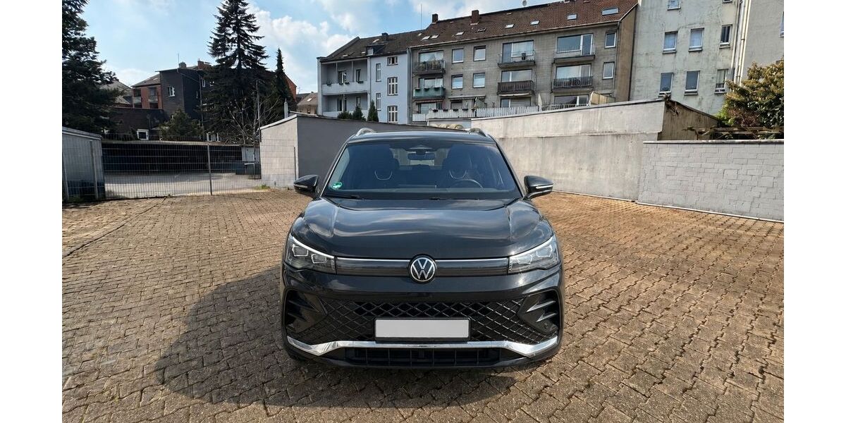 VW Tiguan 14.752 km 51.900 &euro; Duisburg 47137