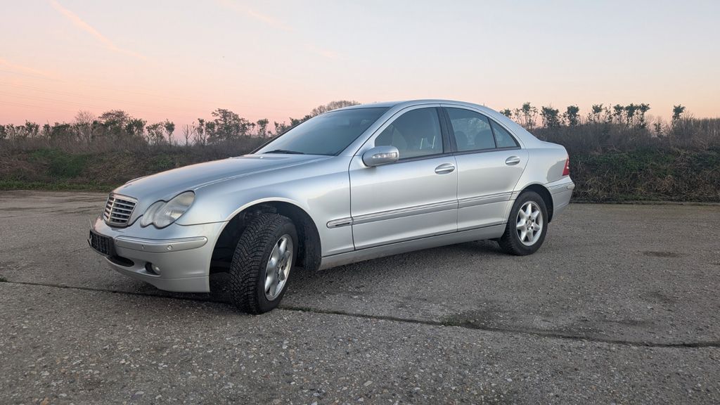 Mercedes-Benz C 180 205.000 km 2.999 &euro; Kevelaer 47627