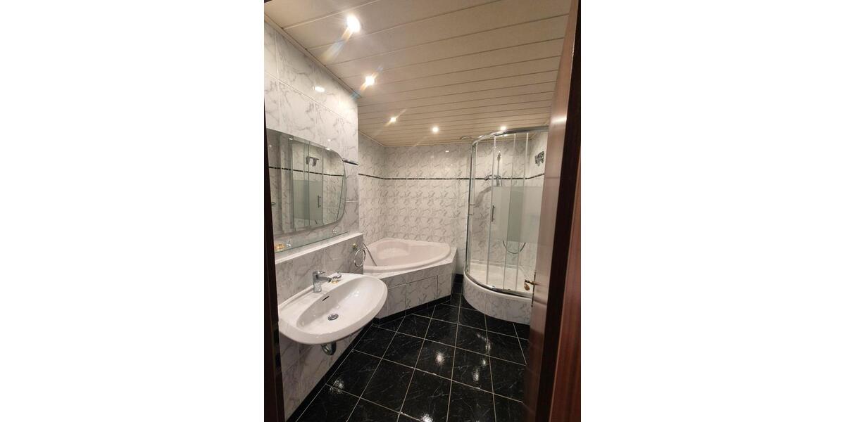 Dachgeschoßwohnung Duisburg Hochheide - 2 Zimmer, 90 m&sup2;, 896&euro; | Angebot:25613644