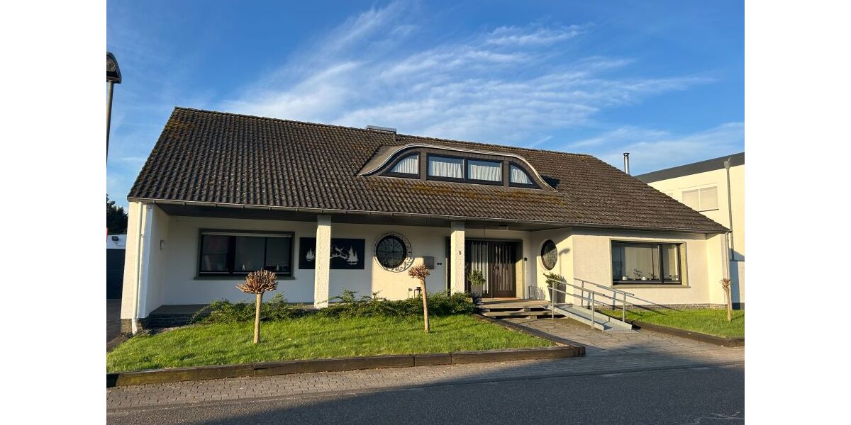 Provisionsfrei* Reserviert - Großzügiges Einfamilienhaus mit ELW - provisionsfrei - - Einfamilienhaus Sonsbeck | Angebot:25752053