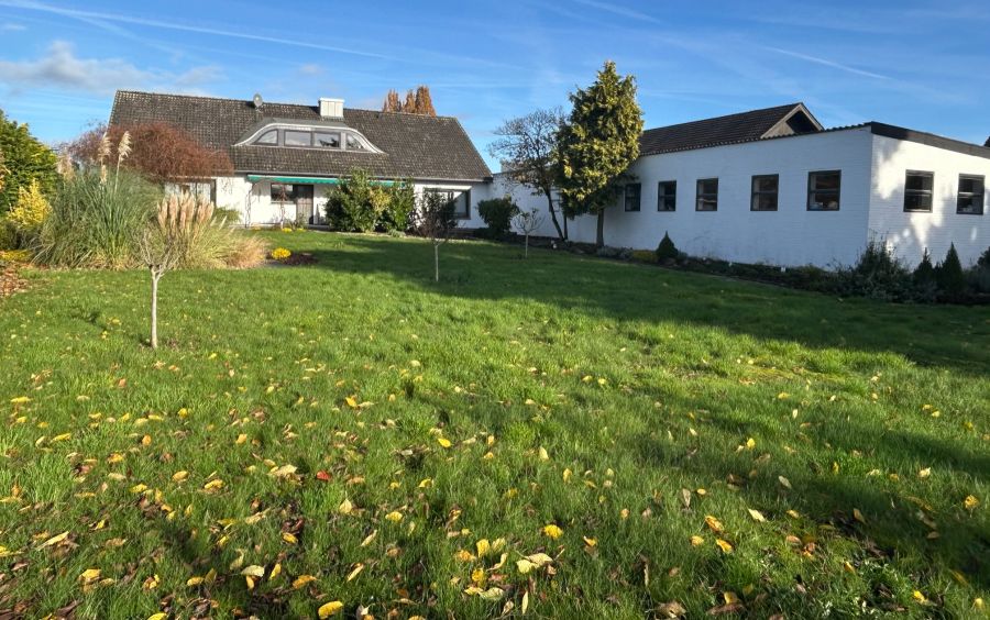 Provisionsfrei* Reserviert - Großzügiges Einfamilienhaus mit ELW - provisionsfrei - - Einfamilienhaus Sonsbeck | Angebot:25752053