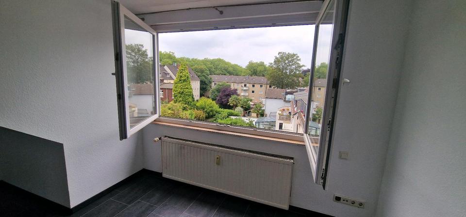 Dachgeschoßwohnung Duisburg Mittelmeiderich - 2.5 Zimmer, 71 m&sup2;, 117.500&euro; | Angebot:26124179