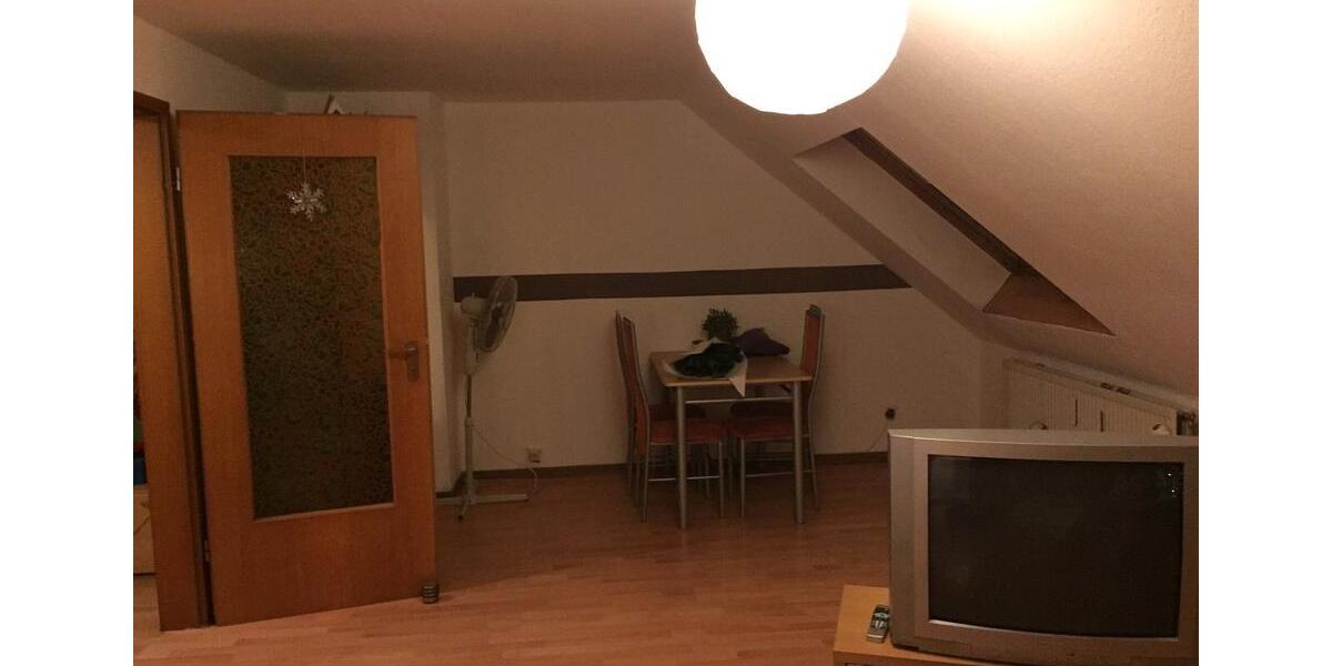 Dachgeschoßwohnung Duisburg Mittelmeiderich - 2 Zimmer, 45 m&sup2;, 300&euro; | Angebot:26613561