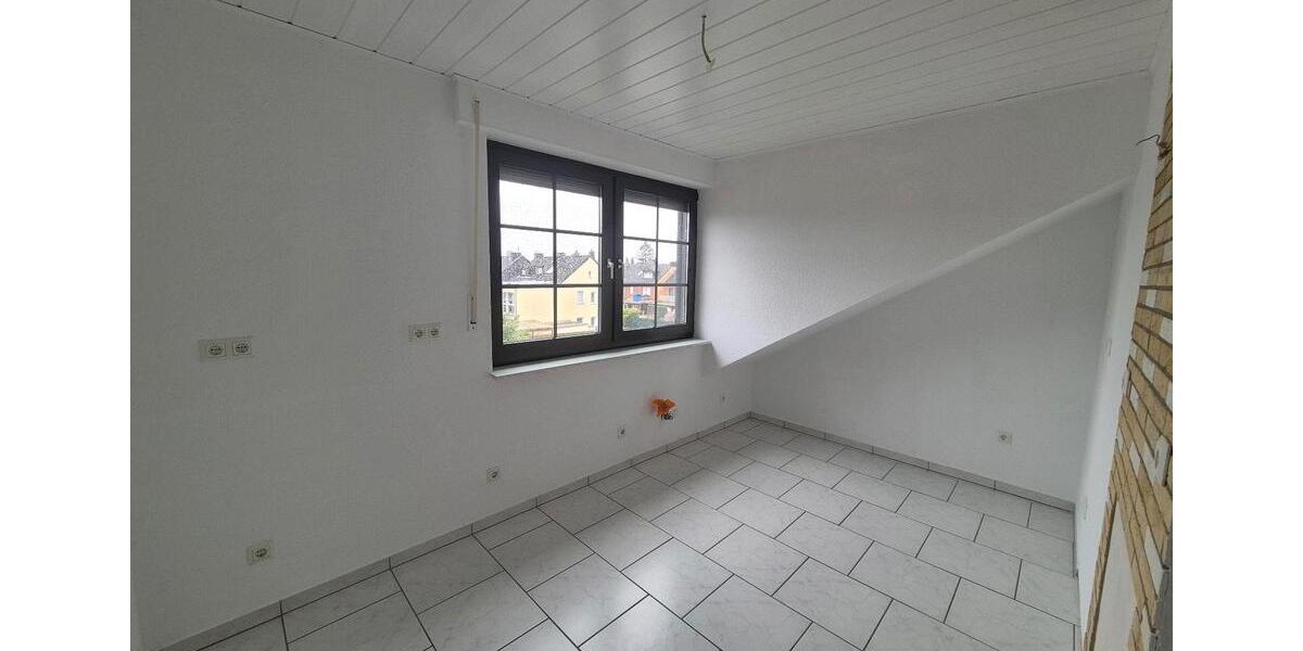 Dachgeschoßwohnung Duisburg Hochheide - 2 Zimmer, 90 m&sup2;, 896&euro; | Angebot:25613644