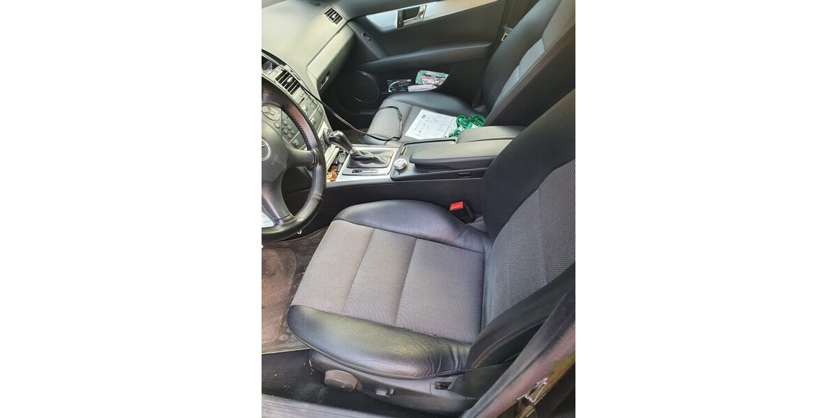 Mercedes-Benz C 180 200.000 km 7.890 &euro; Duisburg 47051