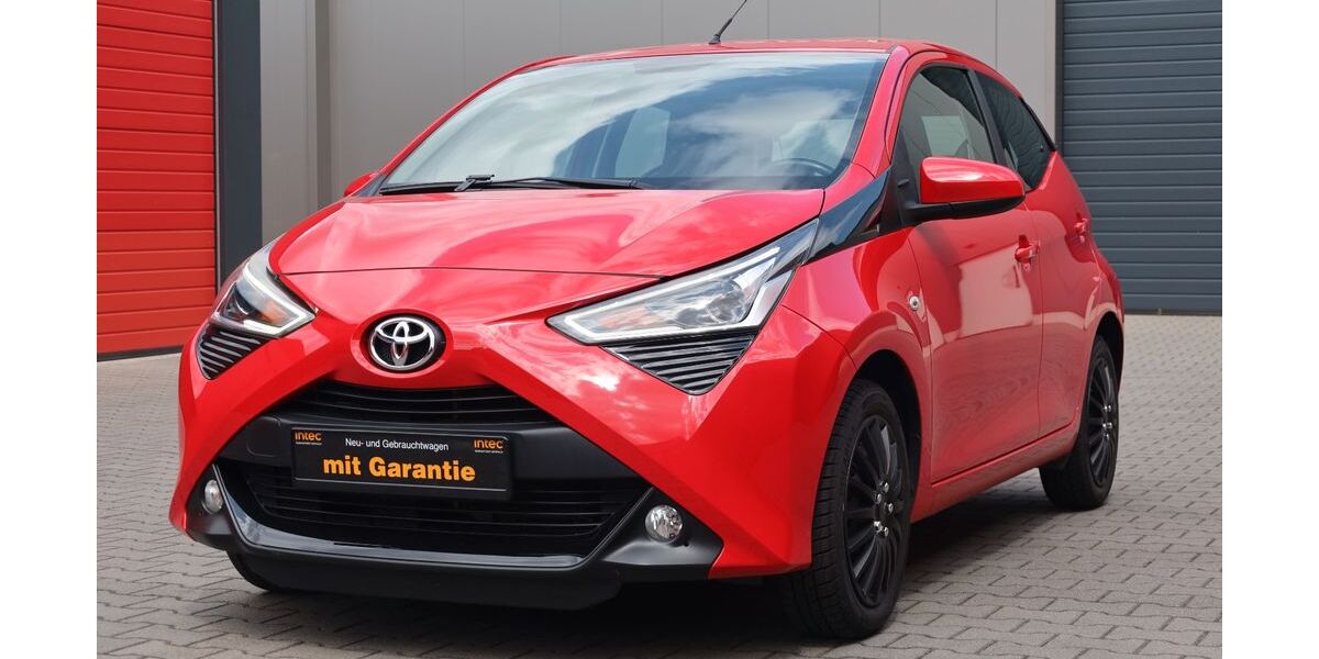 Toyota Aygo (X) 45.468 km 9.399 &euro; Oberhausen 46145