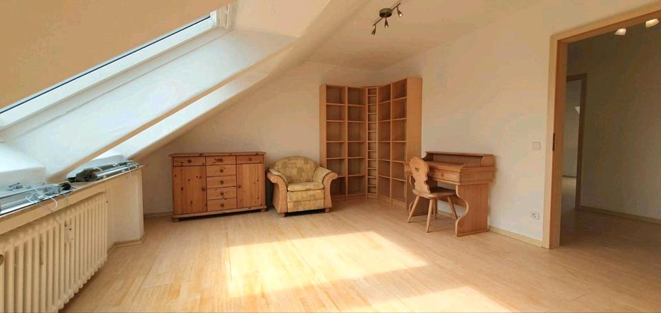 Dachgeschoßwohnung Oberhausen Schmachtendorf - 2 Zimmer, 70 m&sup2;, 1.000&euro; | Angebot:26372647