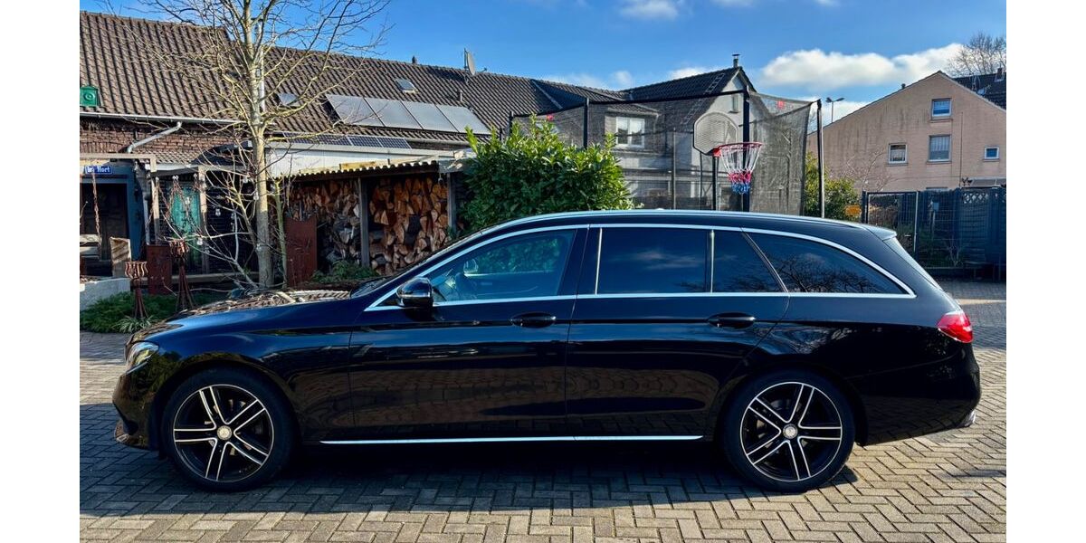 Mercedes-Benz E 220 179.000 km 17.450 &euro; Moers 47445